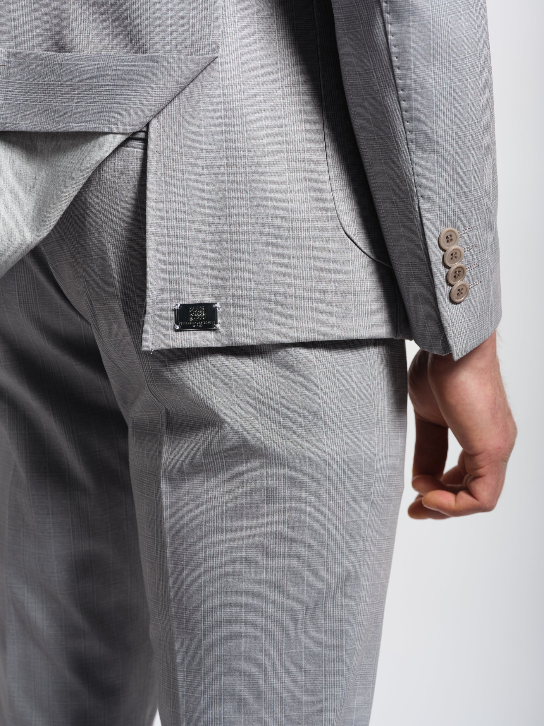 grey Prince de Galles jersey suit metal label