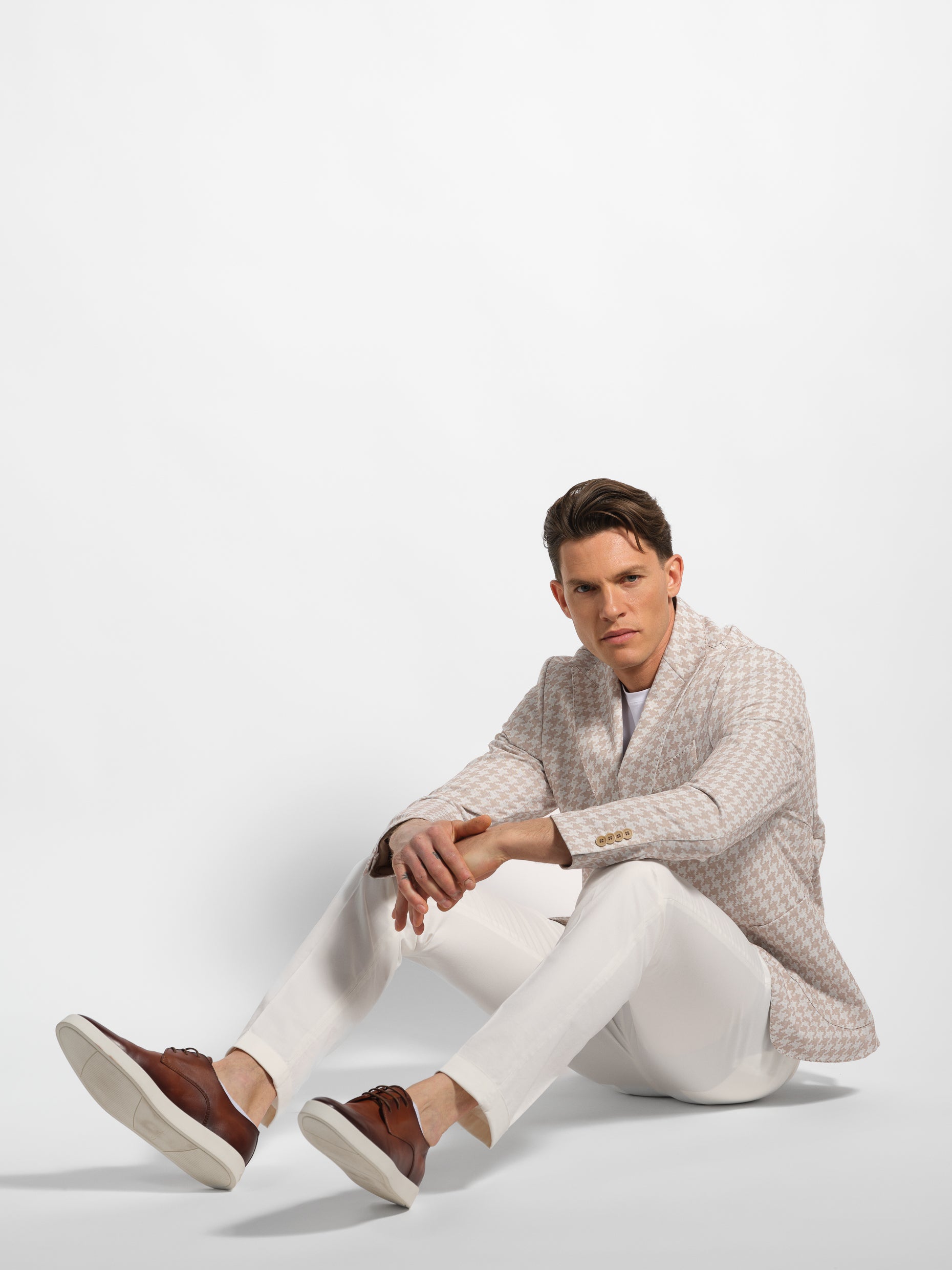 Man sitting Houndstooth stretch jersey blazer front view – Shackleton