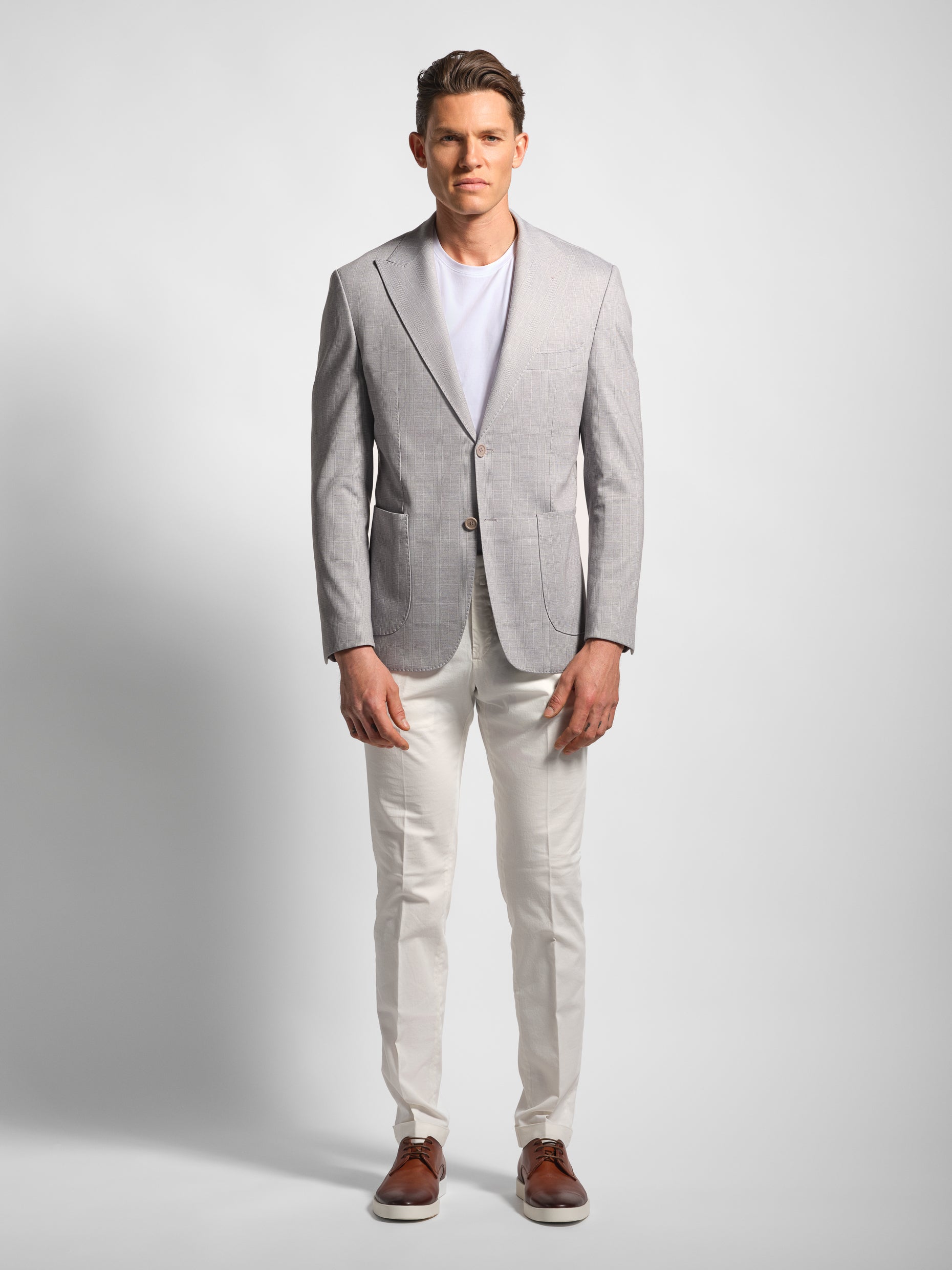 Grey Prince de Galles jersey blazer with white pants