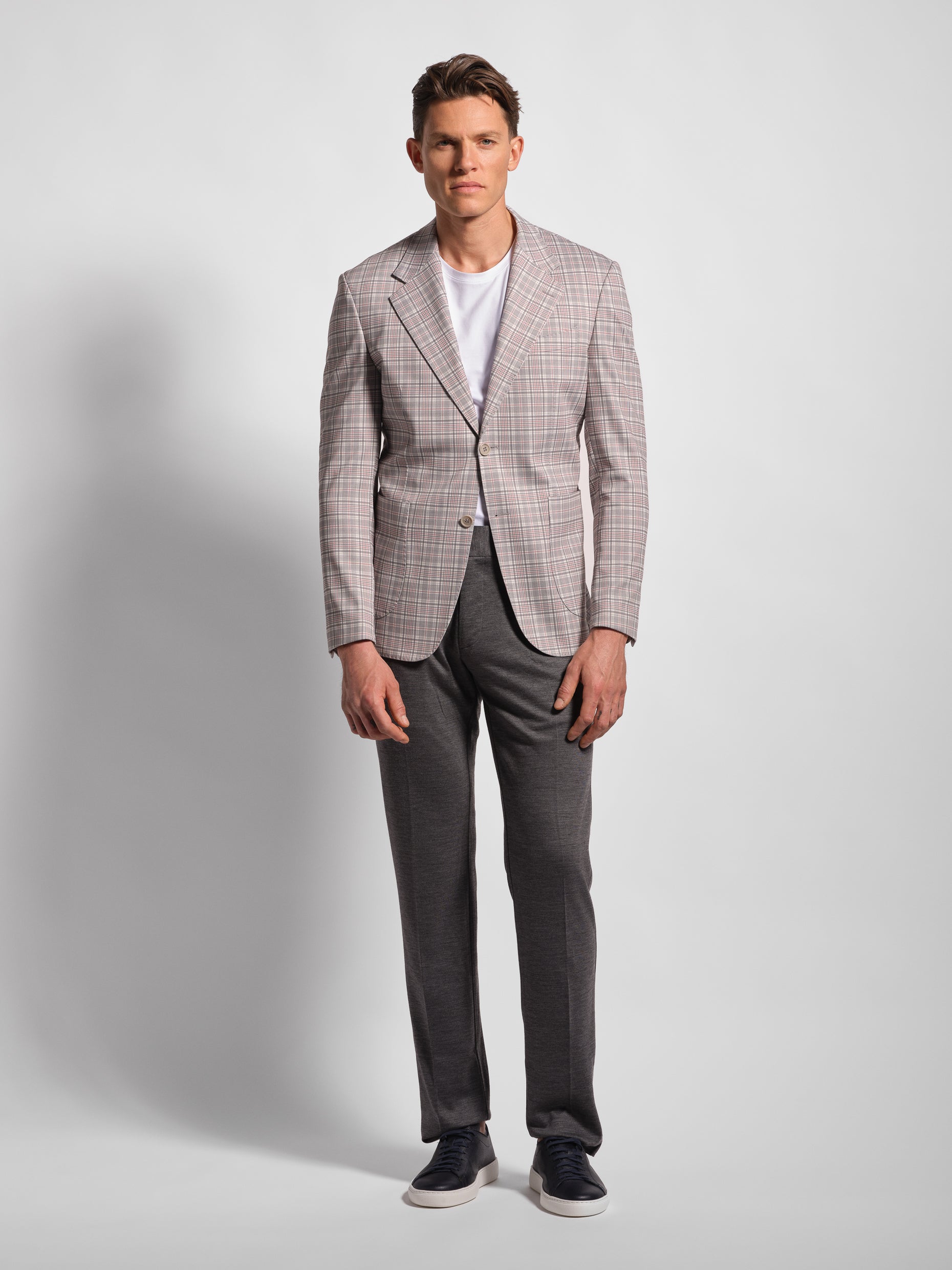 Wide grey check multi-colored jersey blazer front view model